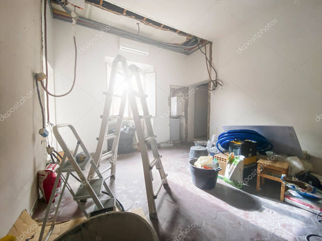 Remodelación de casa con instalación eléctrica expuesta